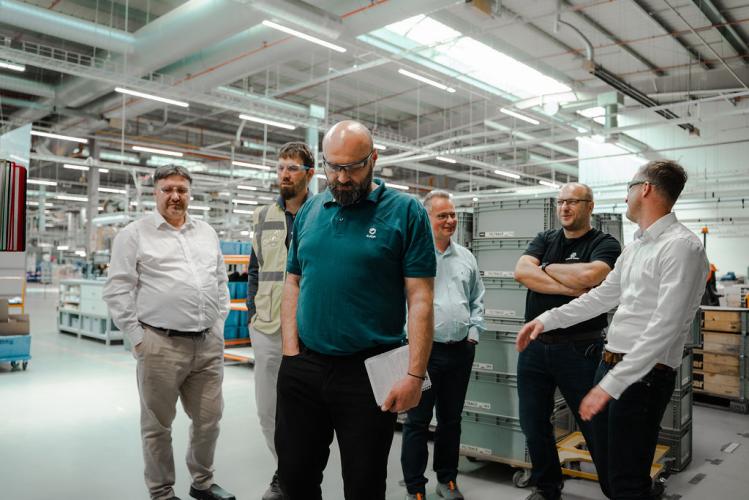 Účastnící Brunch Meetingu při exkurzi do výroby Parkeru Hannifin